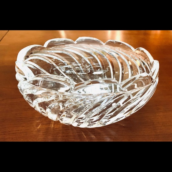 Heavy real lead crystal center piece fruit bowl candy bowl swirling pattern cut - Picture 6 of 6